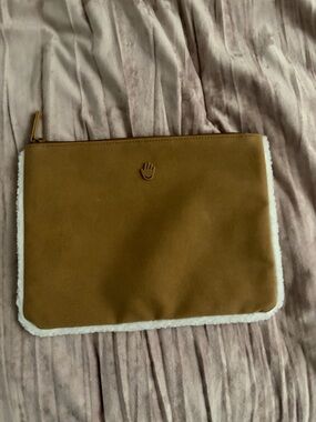 Touchland Sherpa pouch